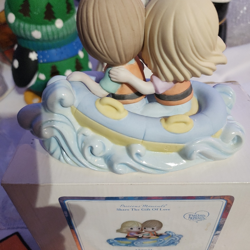 Precious Moments Figurine - Life is An Adventure With You. RETIRED Nib - Picture 4 of 7